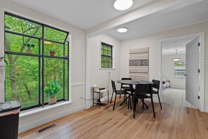 Dining - Big family friendly, Deck, Pool Table, Propane Grill & Fire Pit! (Hot Springs)