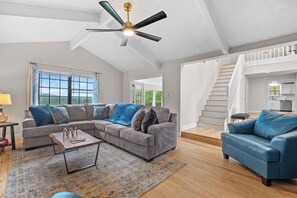 Smart TV, fireplace, stereo - Big family friendly, Deck, Pool Table, Propane Grill & Fire Pit! (Hot Springs)