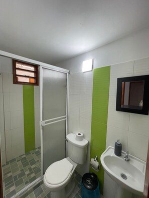 Serviettes fournies, savon, papier toilette