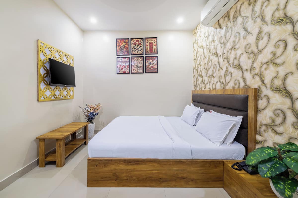 Deluxe Room | Premium bedding, soundproofing, iron/ironing board (on request)