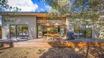 Comfort Cabin, River View | Individually decorated, individually furnished, soundproofing