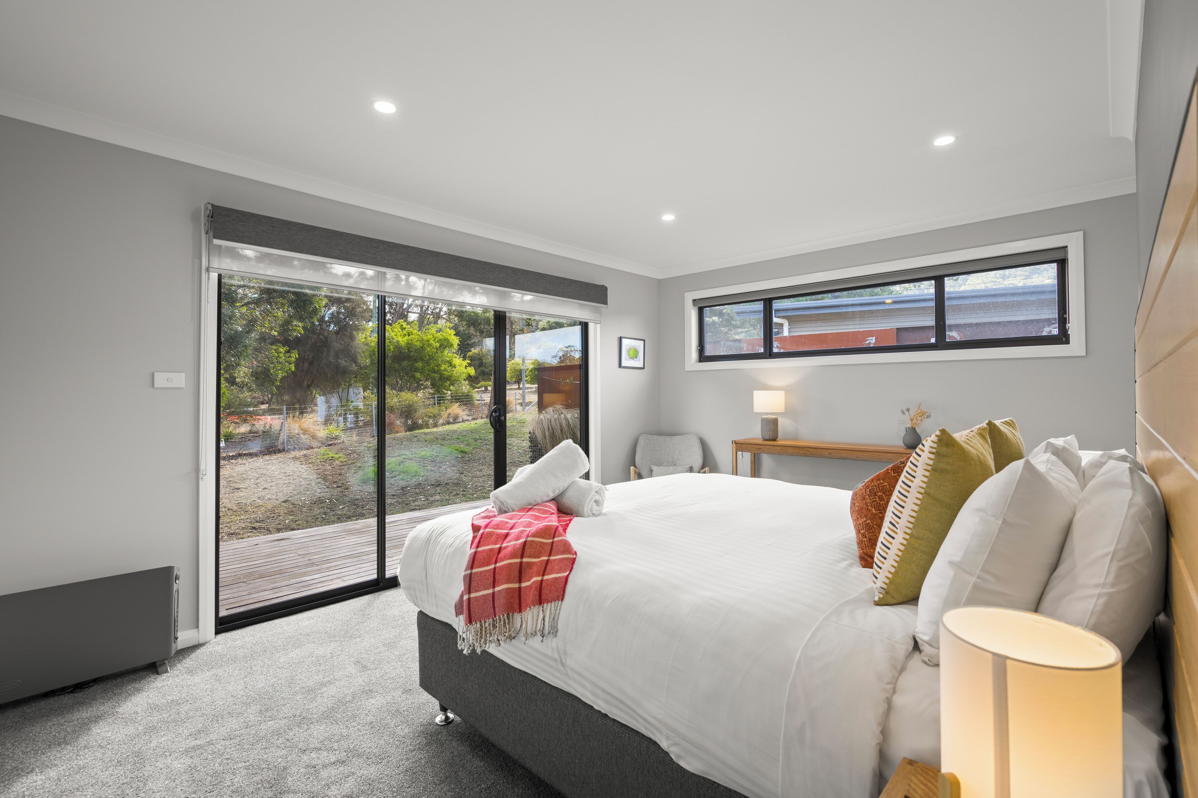 بديكورات فريدة لكل غرفة وطراز فريد لكل وحدة وتجهيزات عازلة للصوت