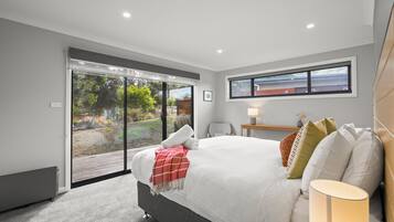 Comfort Cabin, River View | Individually decorated, individually furnished, soundproofing