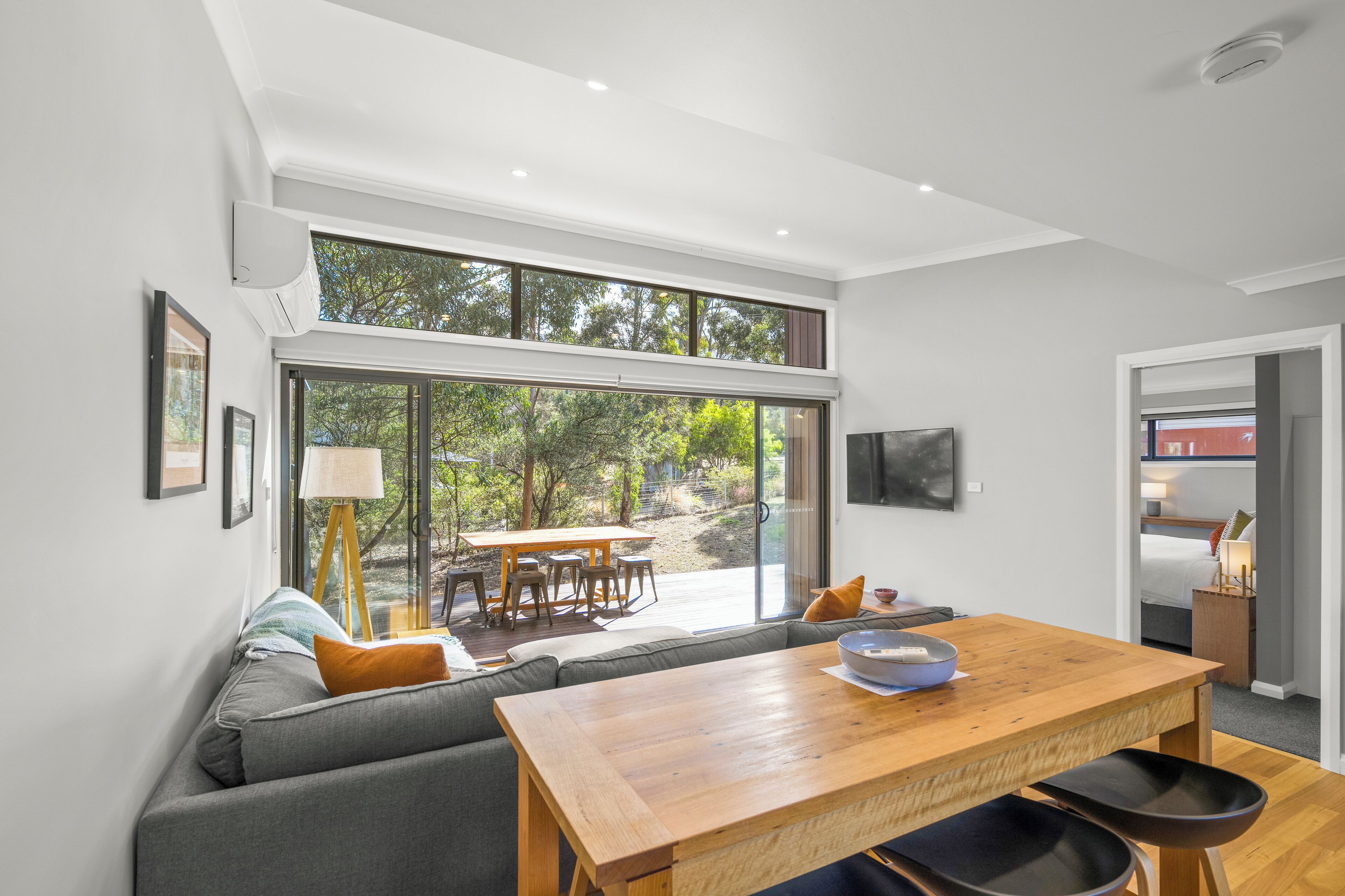 Comfort Cabin, River View | In-room dining