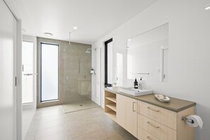 Comfort Cabin, River View | Bathroom | Shower, rainfall showerhead, hair dryer, towels - Herlihys on Huon - Cabin 2 (Lymington)