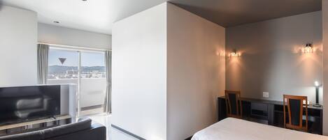 Kamar Double Deluks, Bebas Asap Rokok, pemandangan kota | Meja kerja, Wi-Fi gratis, dan seprai linen