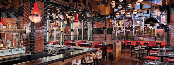 Bar (on property) - 1-Bedroom Suite at a 4⭐️ Hotel (Las Vegas)