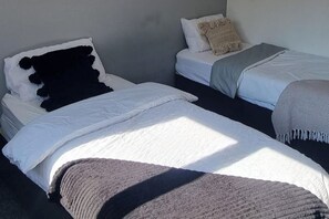 4 bedrooms, WiFi, bed sheets