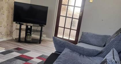 Doncaster-House-Sleeps8-Parking-Garden