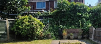 Doncaster-House-Sleeps8-Parking-Garden