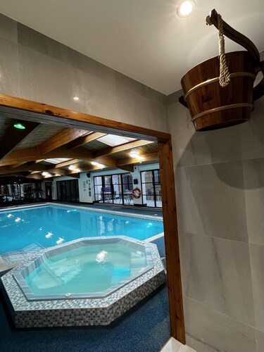Annex, 2 Bed, Sleeps 4, Parking