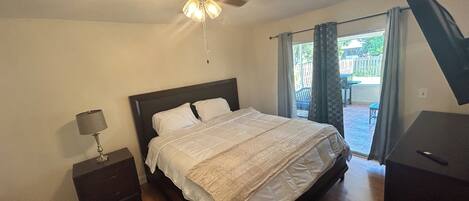 3 slaapkamers, een bureau, een strijkplank/strijkijzer, wifi