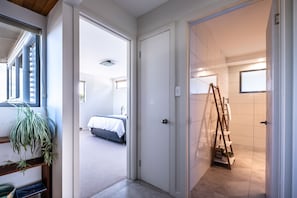 3 chambres, fer et planche à repasser, Wi-Fi, draps fournis