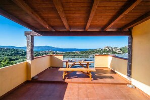 Outdoor dining - Monte Majore 16/B, Porto Rotondo, Italy (Porto Rotondo)