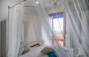 2 chambres, fer et planche à repasser, draps fournis