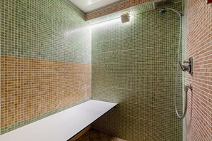 Shower, towels
