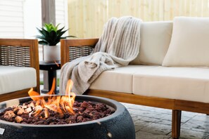 Property grounds - Bee's Knees - Ritzy, 1924 Hollywoodesque Bungalow (Chicago)