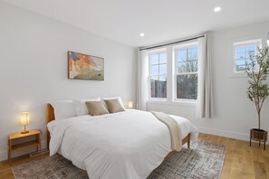 2 عدّة غرف نوم ومكواة/لوح كي وواي فاي وملاءات أسرّة