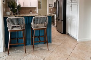 Fridge, microwave, oven, stovetop - Incredible waterfront home with lanai, private pool, outdoor kitchen (Marco Island)