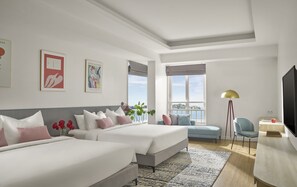 家庭四人房, 部分海洋景观 | 高档床上用品、记忆海绵床垫、迷你吧、办公桌