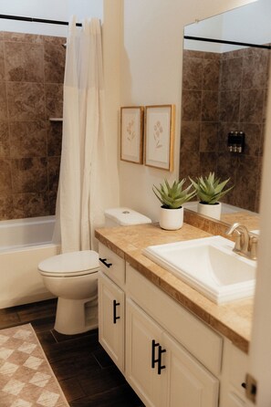 Shower, hair dryer, towels, soap - Desert Haven W/ Pool, Spa, and Putting Green (Queen Creek)
