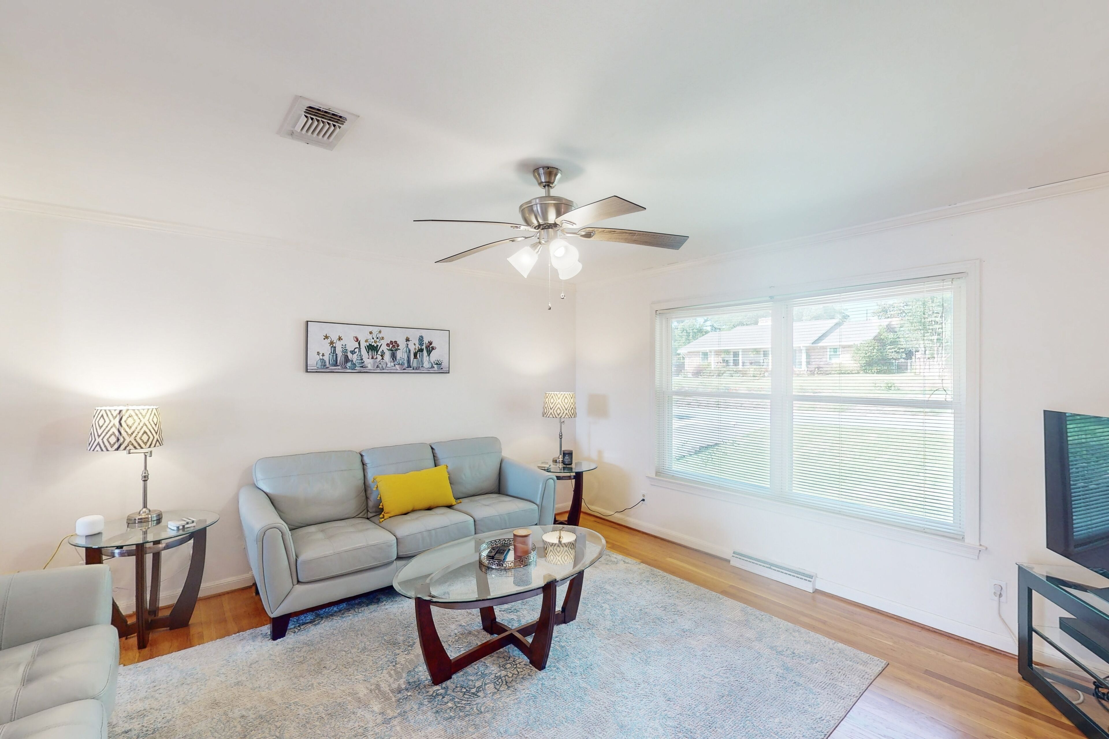 Dog-friendly home with location near Pensacola Bay & Blue Wahoos Stadium