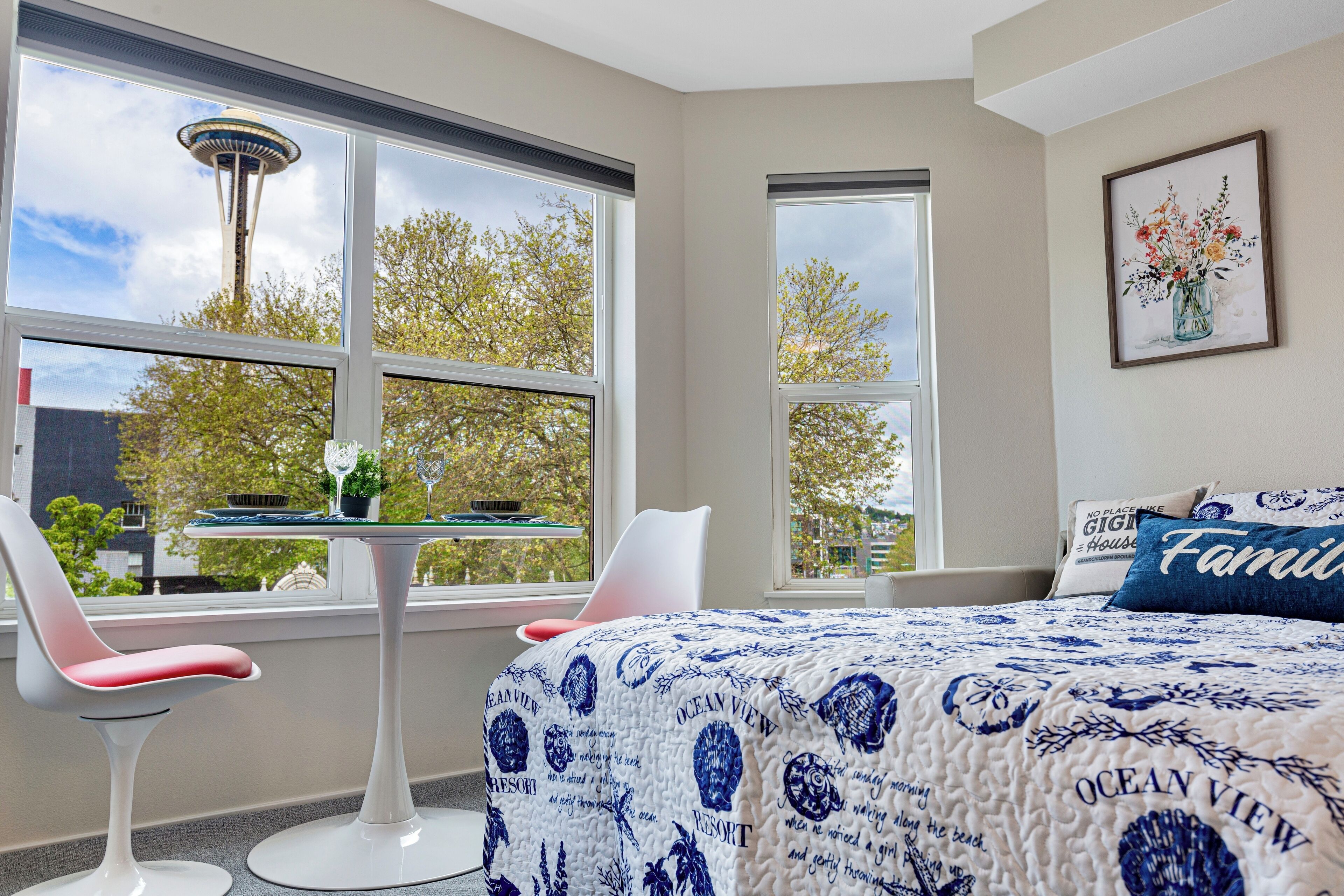 Iron/ironing board, WiFi, bed sheets