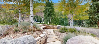 Bright mtn-view condo with hot tub, game room, pool, balcony, grill, fireplace