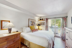 1 bedroom, internet, bed sheets - Bright mtn-view condo with hot tub, game room, pool, balcony, grill, fireplace (Vail)