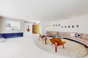 Télévision, cheminée