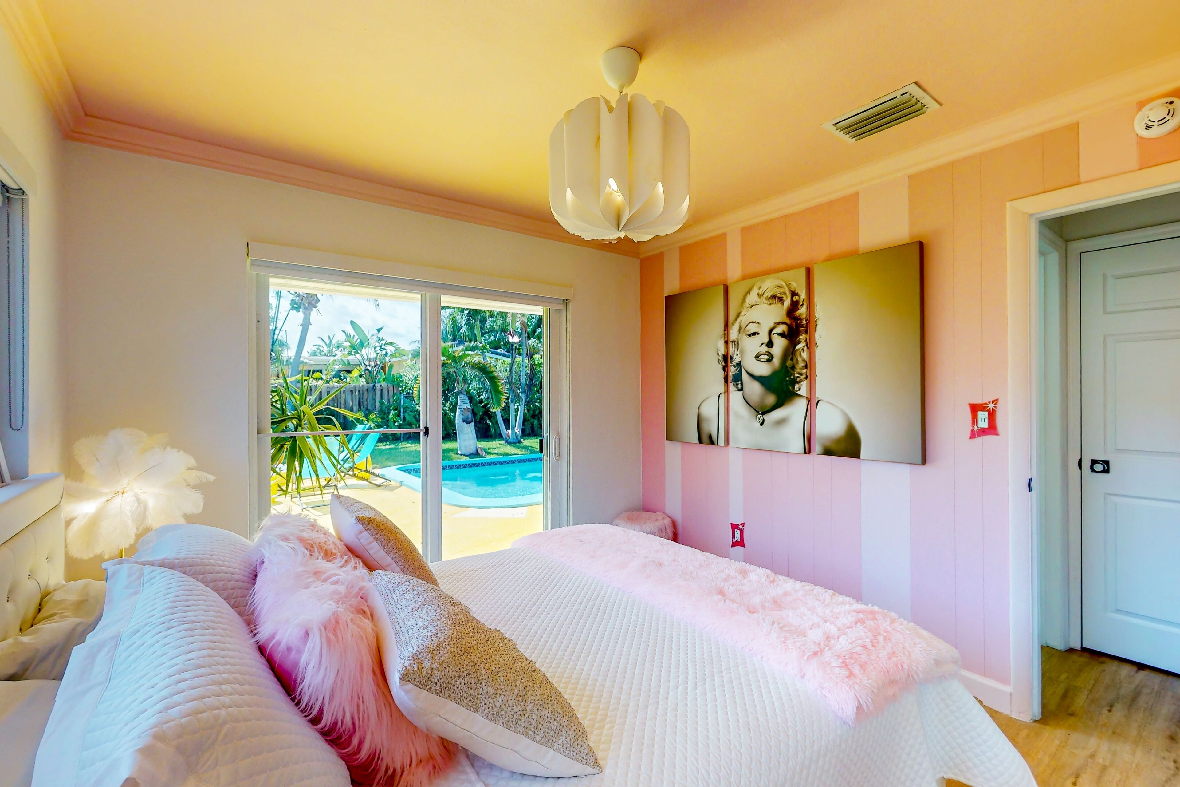 3 habitaciones, tabla de planchar con plancha, internet y ropa de cama 