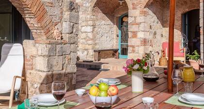 Schönes Ferienhaus mit privatem Pool, W-LAN, TV, Terrasse, Haustiere erlaubt und Panoramablick