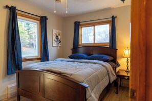 2 slaapkamers, een bureau, een strijkplank/strijkijzer, gratis wifi