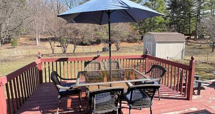 Downtown rambler. 2 bed, 1 bath, office & fence.