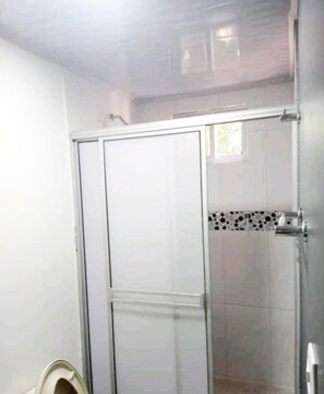 Traditional Apartment | Bathroom | Free toiletries, towels, toilet paper - perry hill best view (San Andrés)