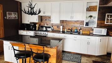 Fridge, microwave, oven, coffee/tea maker