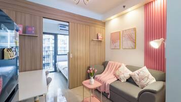 Honeymoon Condo, Non Smoking, Microwave | Living area | 43-inch flat-screen TV with digital channels