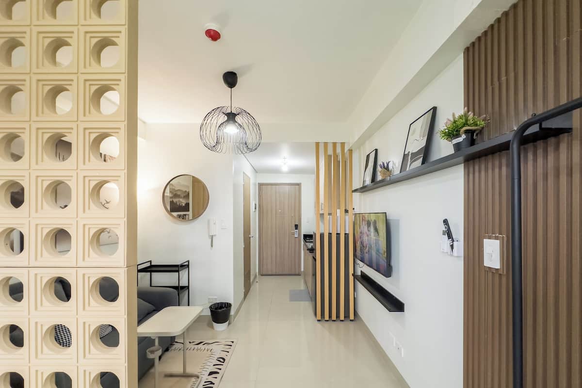 Comfort lakás, 1 queen (nagyméretű) franciaágy és egy kinyithatókanapé, erkély, kilátással a városra | 1 hálószoba, egyedi dekoráció, egyedi berendezés és ingyenes wifi