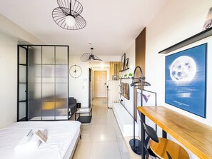 Condo superior, 1 cama Queen size y sofá cama, refrigerador y microondas | Servicio a la habitación