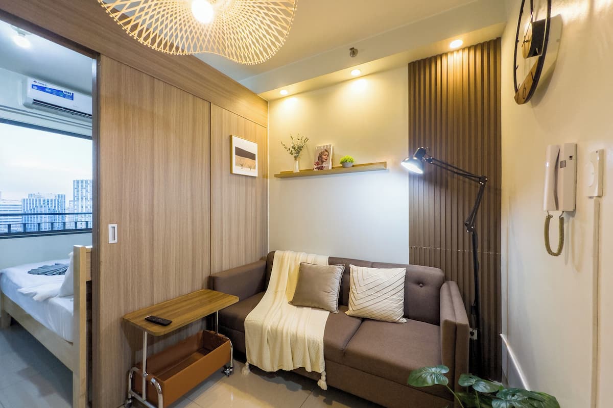 Classic Condo, Non Smoking, City View | Living area | 43-inch flat-screen TV with digital channels
