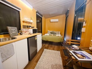 1 habitación y ropa de cama