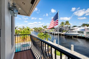 Property grounds - Luxury, waterfront, dog-friendly home with pool, pool spa, & incredible terrace (Fort Lauderdale)