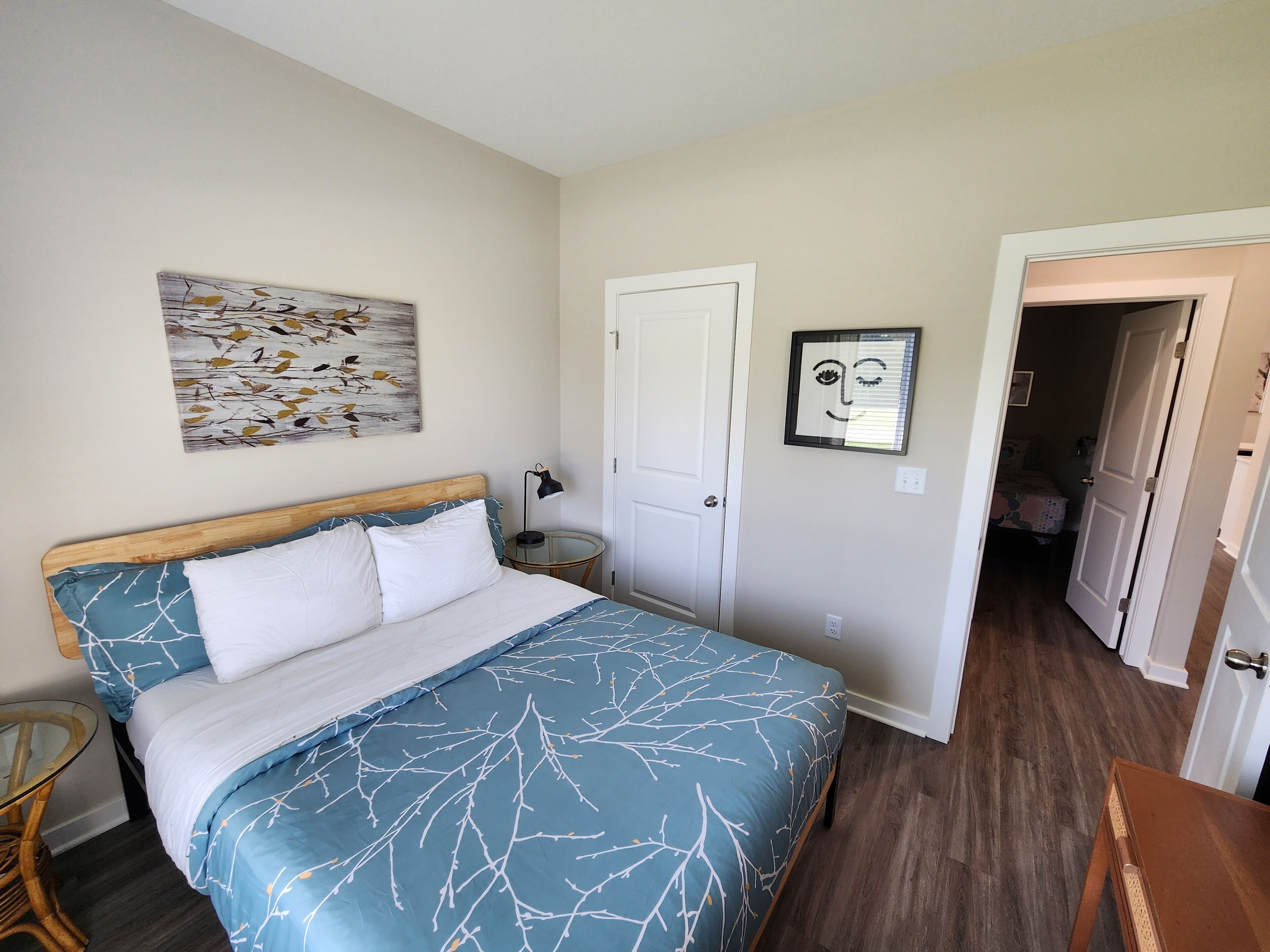 3 bedrooms, desk, iron/ironing board, travel crib