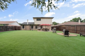 Outdoor dining - The Green Golf Resort, 3 Bedroom 2.5 Bath in
Arlington near AT&T
Stadium (Arlington)