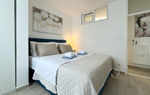2 bedrooms, iron/ironing board, travel cot, free WiFi - 2 bedroom lovely apartment in Split (Split)