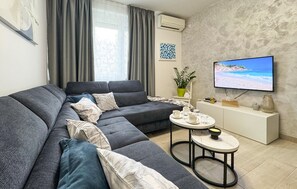 TV - 2 bedroom lovely apartment in Split (Split)