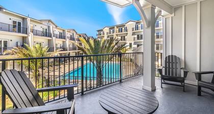 Luxury condo at prime local, beach/roof-top access, private pool, and gym