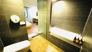 Premium Room | Bathroom