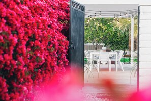 Outdoor dining - Classic Retro Mid Century with Resort Vibes 6 minutes from downtown Palm Springs (Palm Springs)