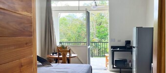 Pavones Studio In Between 2 Top Surf Spots, 100mb